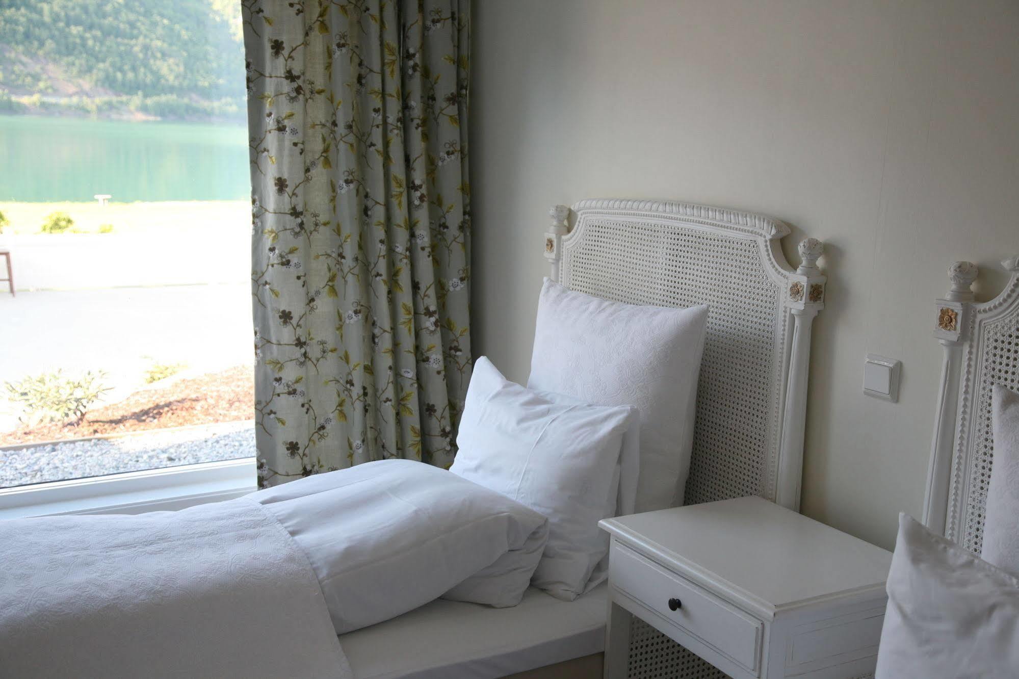 Torvis Hotel Luster Dış mekan fotoğraf